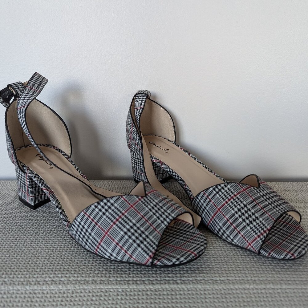 Qupid Heeled black and white Sandal, Size 8